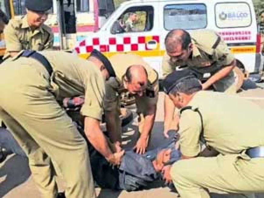 खास समाचार : नया रायपुर में सड़क हादसा: BSF जवानों की तत्परता से बची युवक की जान