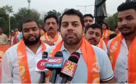 भिलाई में विशाल भगवा ध्वज फहराया, श्रीराम जन्मोत्सव समिति का ऐतिहासिक आयोजन