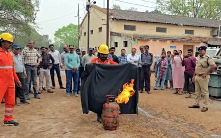 सीएसईबी भिलाई में फायर सेफ्टी का गेम चेंजर ट्रेनिंग: ट्रांसफॉर्मर आग से निपटने की सीख ली कर्मचारियों ने