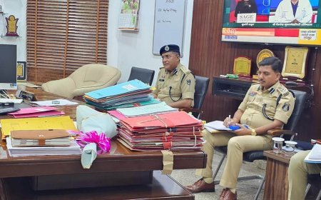 आईजी दुर्ग की समीक्षा बैठक: अपराध नियंत्रण, तकनीकी संसाधनों का उपयोग और बेहतर पुलिसिंग पर रहा फोकस