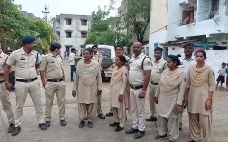 दुर्ग में पुलिस का बड़ा सर्च ऑपरेशन: 70 से अधिक मकानों में छापेमारी, फरार आरोपियों की गिरफ्तारी