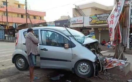 ब्रेकिंग न्यज : भिलाई में तेज रफ्तार का कहर: कार खंभे से टकराई, प्रेमी युगल की दर्दनाक मौत
