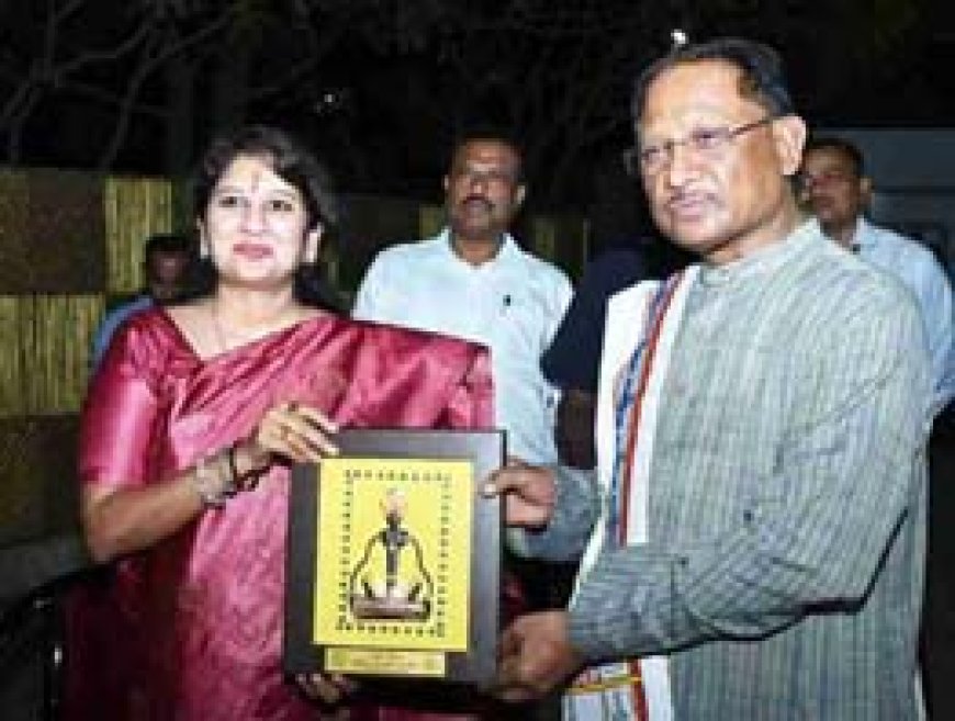 मुख्यमंत्री से मुलाकात: बाल संरक्षण आयोग की अध्यक्ष बनीं डॉ. वर्णिका शर्मा को शुभकामनाएं