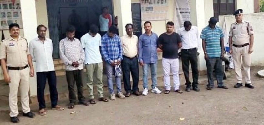 भिलाई में पुलिस की बड़ी कार्रवाई: सड़क किनारे काट पत्ती जुआ खेलते 9 जुआरी गिरफ्तार