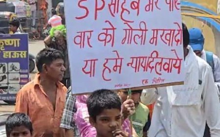 ऑटो जलाकर फरार हुए अज्ञात आरोपी, कार्रवाई नहीं होने पर पीड़ित परिवार ने उठाई न्याय की गुहार