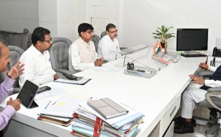 मुख्यमंत्री ने कर्रेगुट्टा पहाड़ी पर जारी एंटी नक्सल ऑपेरशन का अपडेट लिया, भविष्य की रणनीति के बारे में अधिकारियों से की चर्चा