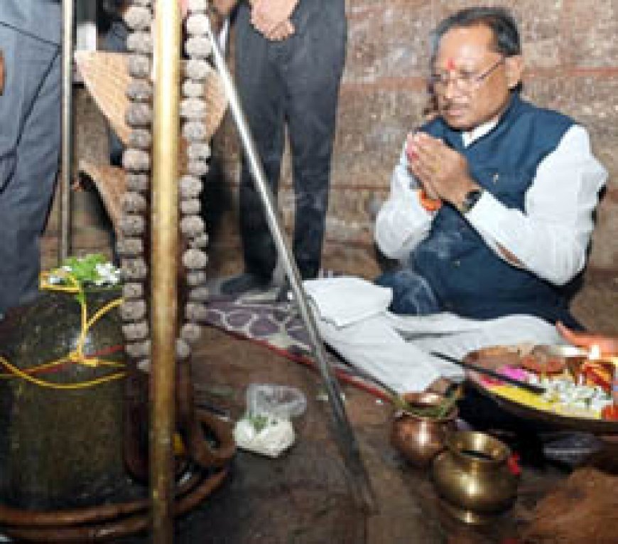 मुख्यमंत्री ने किया प्राचीन शिव व हनुमान मंदिर का दर्शन, प्रदेशवासियों की खुशहाली की कामना