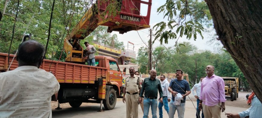 भिलाई के सेक्टर-7 रेलवे स्टेशन क्षेत्र में चला बड़ा अवैध बिजली कनेक्शन हटाओ अभियान, 400 कनेक्शन कटे