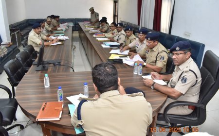 एसएसपी विजय अग्रवाल ने ली दुर्ग अनुविभाग की समीक्षा बैठक, लंबित मामलों पर जताई सख्ती