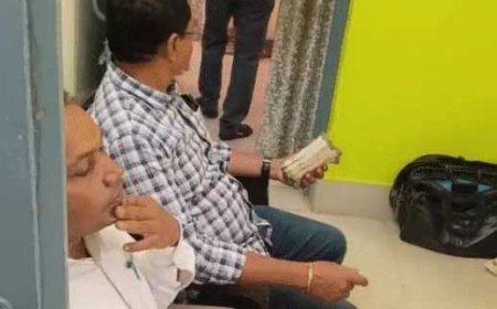 खास समाचार : जगदलपुर में PWD के कार्यपालन अभियंता रिश्वत लेते रंगे हाथों गिरफ्तार, ACB ने सरकारी आवास में मारा छापा