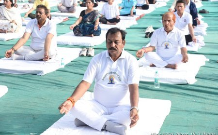 “दुर्ग में सांसद विजय बघेल के सानिध्य में अंतर्राष्ट्रीय योग दिवस मनाया गया”