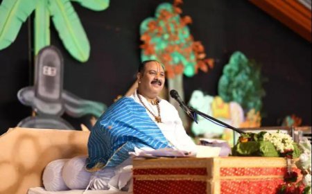 “शिव की महिमा के साथ छत्तीसगढ़ पुलिस को मिला साधुवाद: प्रदीप मिश्रा जी ने की खुलकर प्रशंसा”