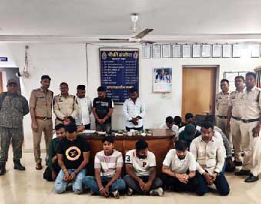 दुर्ग पुलिस की बड़ी कार्रवाई: जुए के अड्डे पर छापा, 10.82 लाख नकद और 20 मोबाइल जब्त