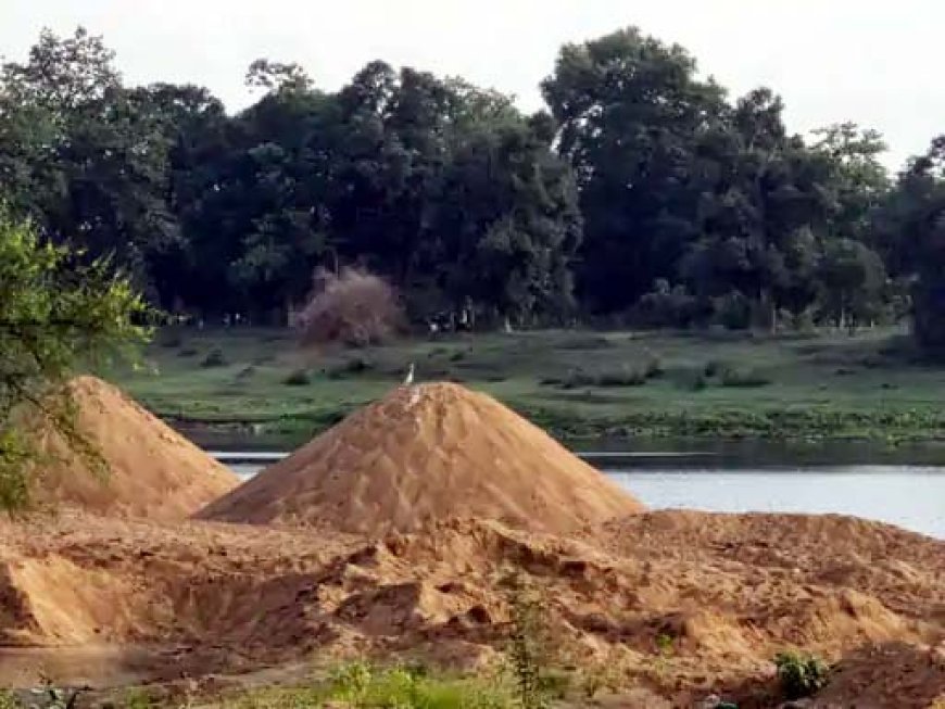 दुर्ग में शिवनाथ नदी से अवैध रेत खनन जारी: माफिया बेलगाम, ग्रामीण भयभीत