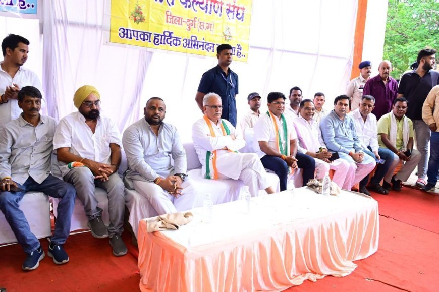 भूपेश बघेल ने सफाई कर्मचारियों की हड़ताल को दिया समर्थन, स्कूल बंदी पर सरकार को घेरा