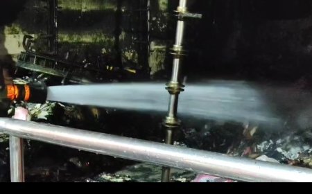 दुर्ग: इंदिरा मार्केट की दुकान में लगी भीषण आग, लाखों का सामान जलकर खाक