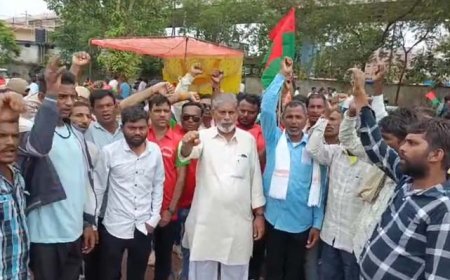 छत्तीसगढ़ मुक्ति मोर्चा ने मनाया शहीद दिवस: 1 जुलाई को भिलाई गोलीकांड में शहीद हुए 17 मजदूरों को दी श्रद्धांजलि