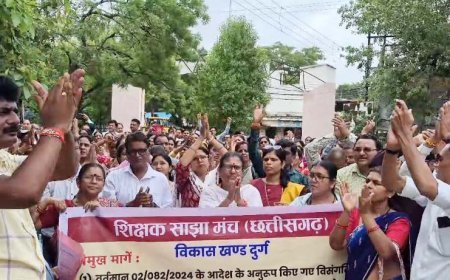 युक्तियुक्तकरण के खिलाफ सड़कों पर शिक्षक: दुर्ग में साझा मंच के बैनर तले विशाल प्रदर्शन