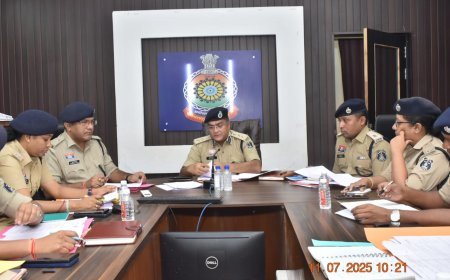 एसएसपी विजय अग्रवाल ने की पुलिस अधिकारियों की समीक्षा बैठक, लंबित मामलों के शीघ्र निराकरण के दिए निर्देश