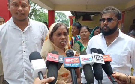 ब्रेकिंग न्यूज : शराब भट्टी के विरोध में गरजीं महिलाएं, निगम पहुंचे शिवसेना कार्यकर्ताओं के साथ सौंपा ज्ञापन