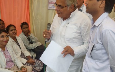 "NHM कर्मचारियों का प्रतीकात्मक विरोध: कब मिलेगा स्थायीत्व, सरकार से जवाब तलब"