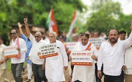 बिजली दरों में लगातार बढ़ोतरी से गुस्साई कांग्रेस का प्रदर्शन, दुर्ग बिजली कार्यालय का घेराव