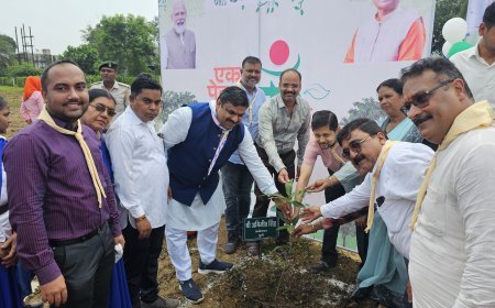 "एक पेड़ माँ के नाम" अभियान में जनसैलाब: विधायक गजेन्द्र यादव ने रोपा हरियाली का बीज