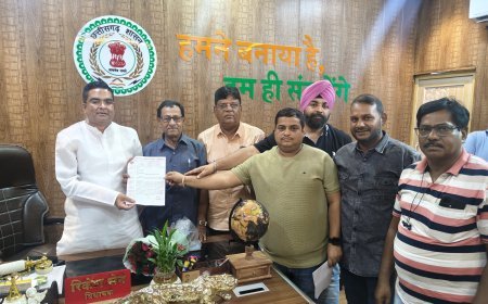 स्थानीय ठेकेदारों की अनदेखी पर जताई नाराजगी, विधायक को सौंपा ज्ञापन