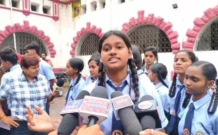 शिक्षक विहीन स्वामी आत्मानंद स्कूल में छात्रों का सब्र टूटा, नियुक्ति की मांग लेकर कलेक्टर से की गुहार