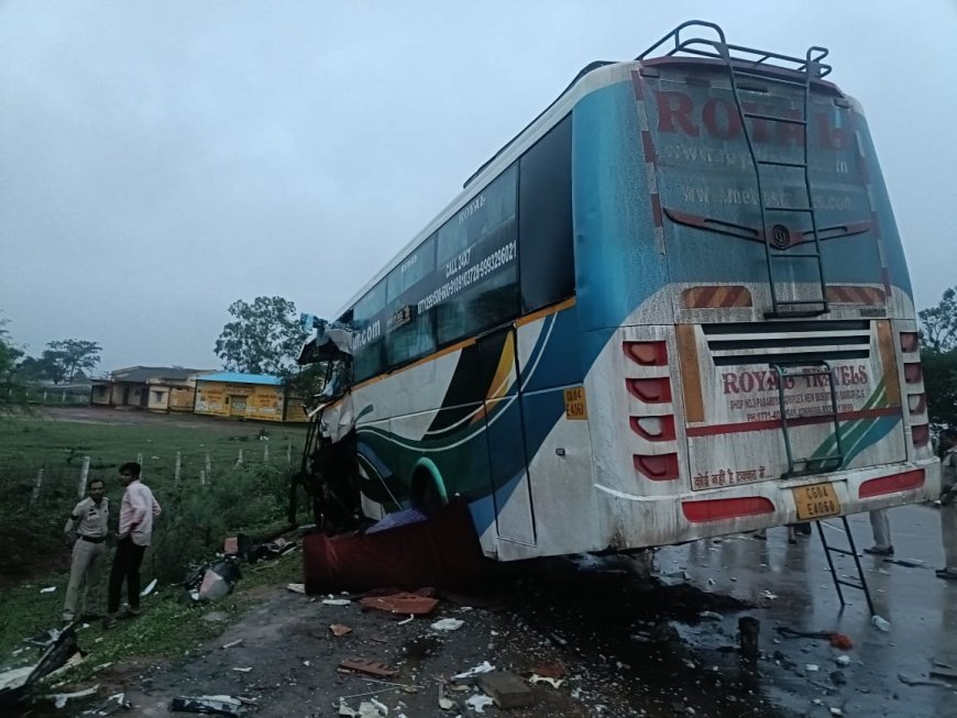 अभनपुर में भीषण बस हादसा: तीन यात्रियों की मौत, छह गंभीर रूप से घायल