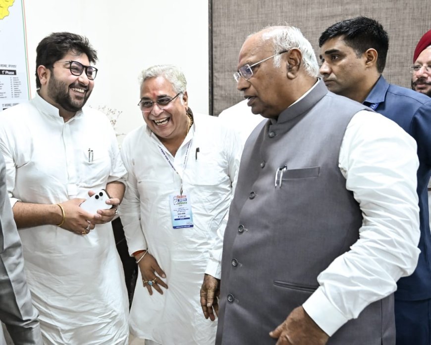 रायपुर में कांग्रेस की ‘जवान-किसान-संविधान महासभा’: मल्लिकार्जुन खड़गे से अरुण वोरा की भावनात्मक मुलाकात बनी चर्चा का केंद्र