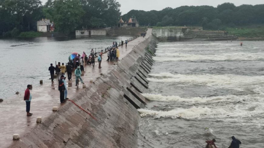 मोंगरा जलाशय से छोड़ा गया 15 हजार क्यूसेक पानी, शिवनाथ का जलस्तर बढ़ा