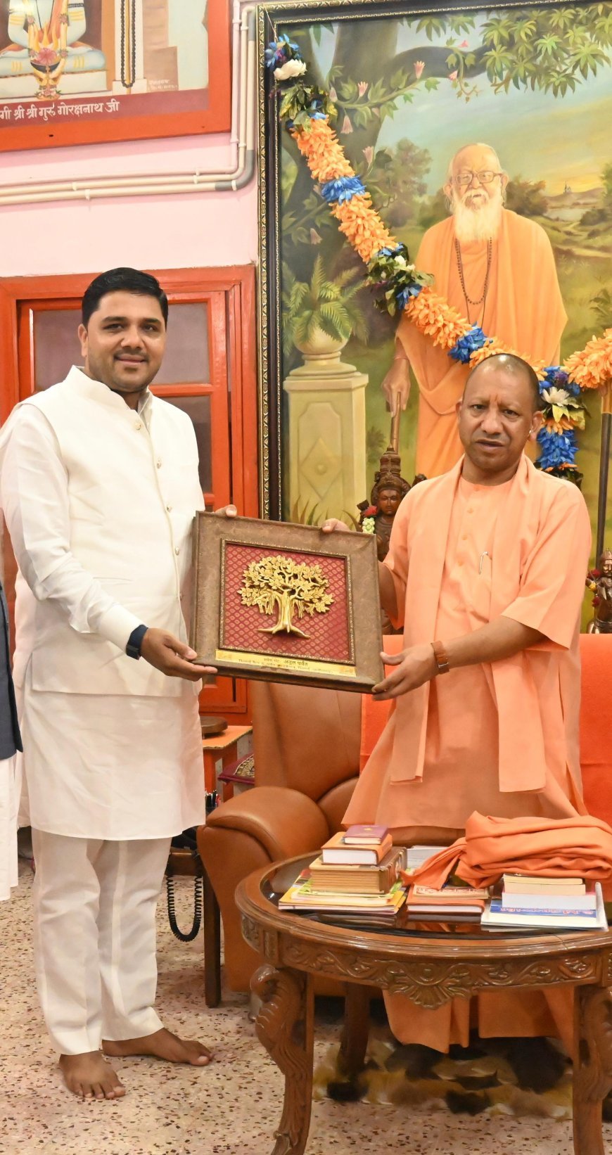 अतुल पर्वत ने गोरखपुर में की मुख्यमंत्री योगी आदित्यनाथ से भेंट, लिया आशीर्वाद