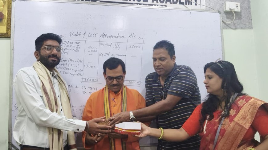भाजपा के पूर्व मंडल अध्यक्ष गजानन ने गुरु पूर्णिमा पर लिया आशीर्वाद, मनाया गुरुओं का सम्मान