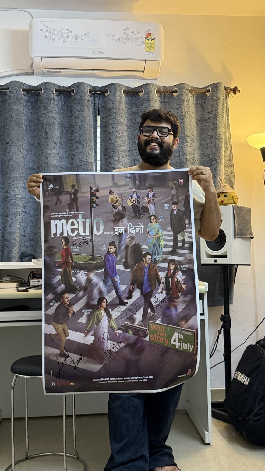 भिलाई के अनुपम को मिला बॉलीवुड का सम्मान, "मेट्रो... इन दिनों" टीम से मिला हस्ताक्षरित पोस्टर और पुरस्कार