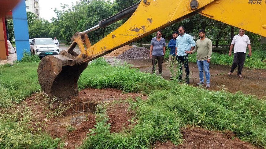 10 मीटर ऊंचे डोम के नीचे सिर्फ 2 फीट नींव! आयुक्त ने खुद करवाया कॉलम ध्वस्त