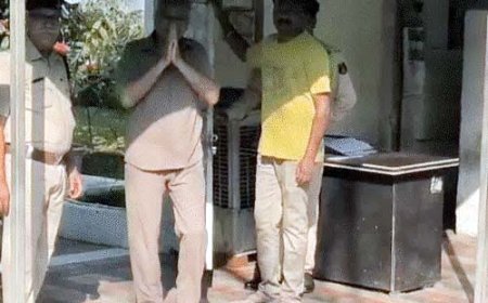 ब्रेकिंग न्यूज : गिरफ्तारी की आशंका पर सुप्रीम कोर्ट पहुंचे भूपेश बघेल, बोले– बेटे की तरह मुझे भी बनाया जा सकता है निशाना