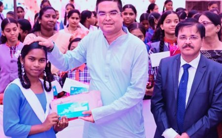 वैशाली नगर में 80 मेधावी छात्राओं को मिला शिक्षा प्रोत्साहन, विधायक रिकेश सेन की पहल से कैनरा बैंक ने बढ़ाया सहयोग