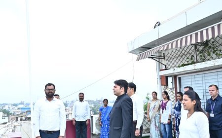 "स्मार्ट सिटी कार्यालय में लहराया तिरंगा, प्रबंध संचालक ने दी स्वतंत्रता दिवस की शुभकामनाएं"
