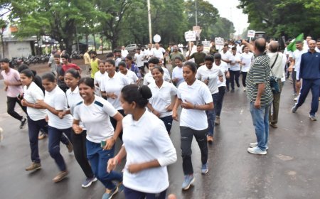 दुर्ग पुलिस की पहल : ‘नशे को छोड़ो, जिंदगी से नाता जोड़ो’ रैली में 500 लोग शामिल
