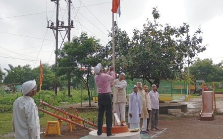 सियान सदन में ध्वजारोहण कर 79वां स्वतंत्रता दिवस हर्षोल्लास से मनाया गया