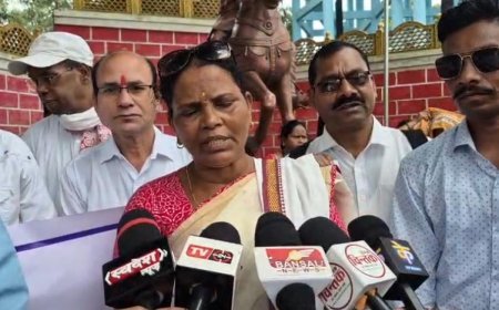 दुर्ग में वीर नारायण सिंह की प्रतिमा पर कालिख पोतने से बवाल: आदिवासी समाज और संगठनों ने किया जोरदार विरोध