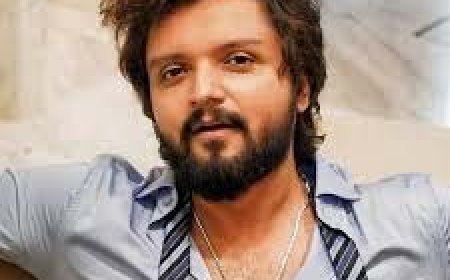 स्टेज पर बेहोश हुआ 47 साल का फेमस एक्टर, सांस लेना भी हो रहा मुश्किल, दोस्त बोला- दवा नहीं दुआओं की जरूरत