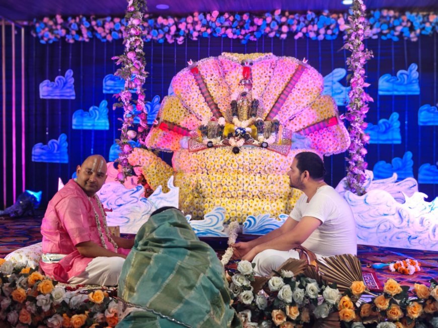 भक्ति में डूबा अग्रसेन भवन, जन्माष्टमी पर गूंजे हरे कृष्ण-हरे राम, मध्यरात्रि में उतारी गई आरती