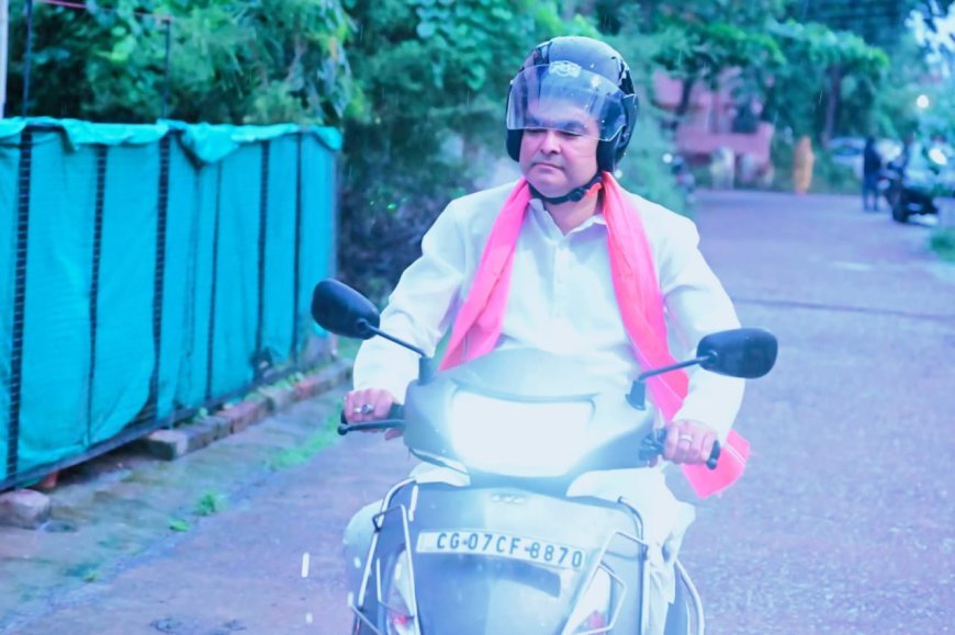 स्कूटी से वार्डों में पहुंचे विधायक रिकेश सेन, राधिका नगर में जनता से किया सीधा संवाद