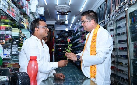 पैदल 3 घंटे चल दो मार्केट की हर दुकान में पहुंचे विधायक रिकेश, व्यापारियों को गुलाब भेंट कर "जीएसटी बचत" की दी बधाई