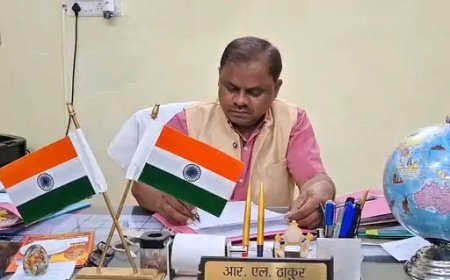 दुर्ग में शिक्षकों की मनमानी उजागर: परीक्षा ड्यूटी पर सेल्फी, पढ़ाई के वक्त हारमोनियम… दो शिक्षक निलंबित