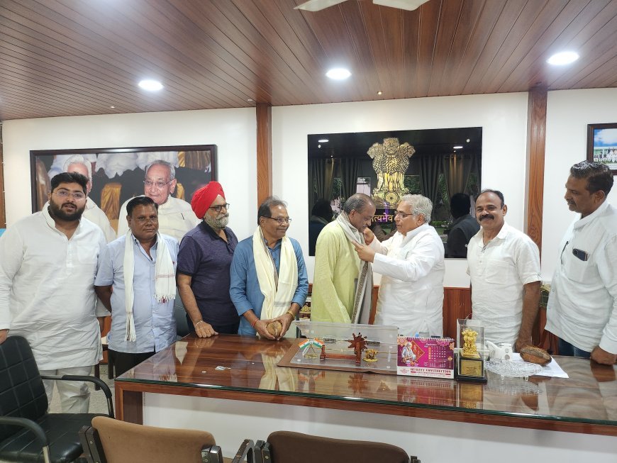 शिक्षक समाज के शिल्पकार : अरुण वोरा ने गुरुजनों को किया नमन, विधि प्राध्यापकों का सम्मान