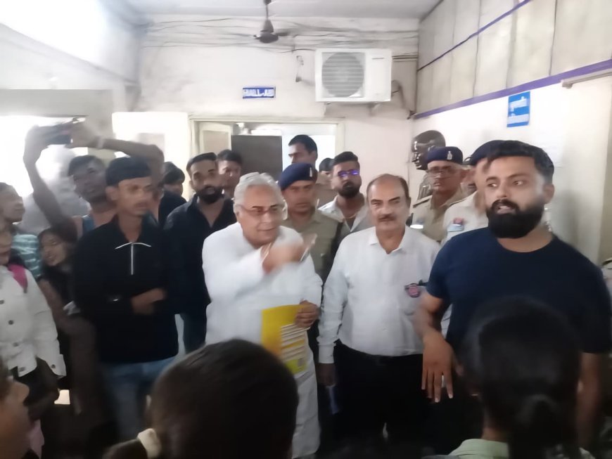 हेमचंद विश्वविद्यालय में नतीजों पर बवाल, छात्रों का हंगामा तेज़