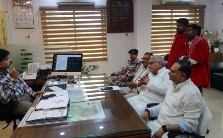 अरुण वोरा की पहल से खत्म हुआ कुलियों का आंदोलन, रेलवे ने दी बड़ी राहत — "बैटरी कार नहीं उठाएगी यात्रियों का सामान"